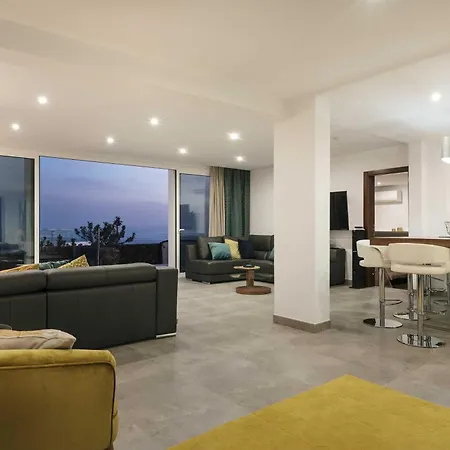 Luxury Mojones Stunning Seaviews Large Terraces Private Pool Tendereteros Puerto Del Carmen Villa *