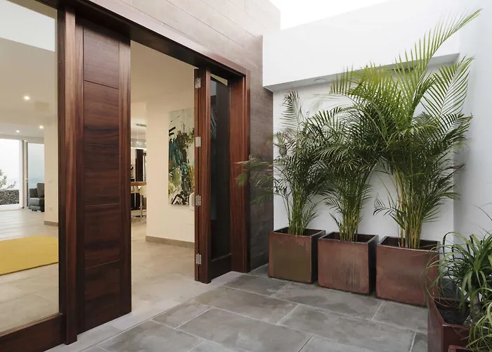 Luxury Mojones Stunning Seaviews Large Terraces & Private Pool 别墅